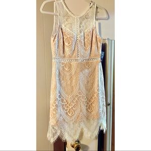 Lulu’s white lace dress